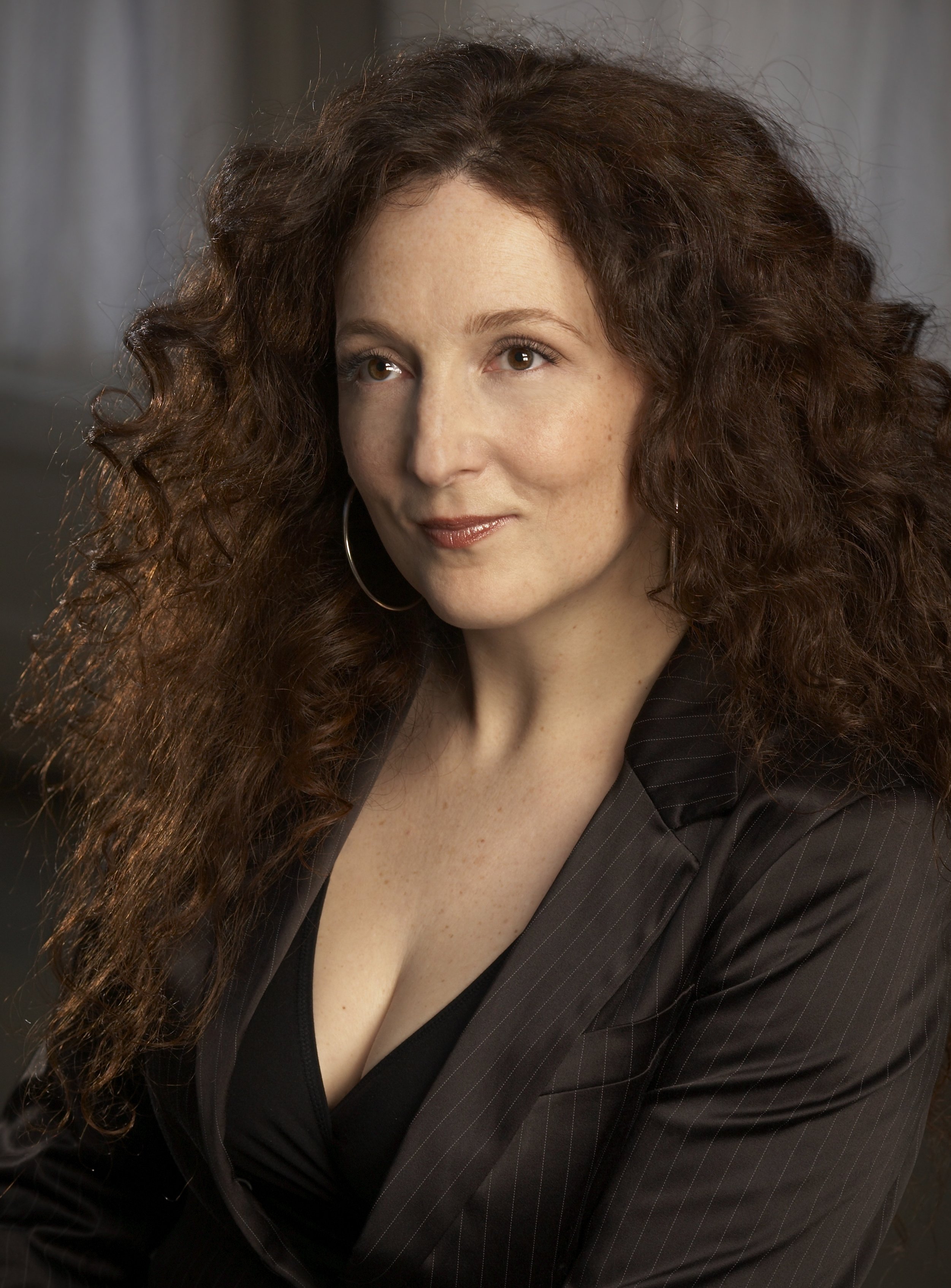 Nora Gubisch . Operatic mezzo-sopranos