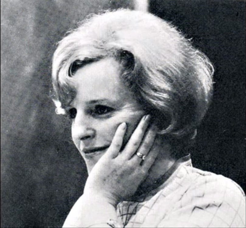 Julia Hamari (1942-11-21 – 1942-11-21). Operatic contraltos