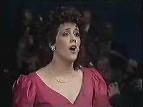 Beverly Hoch . Operatic sopranos