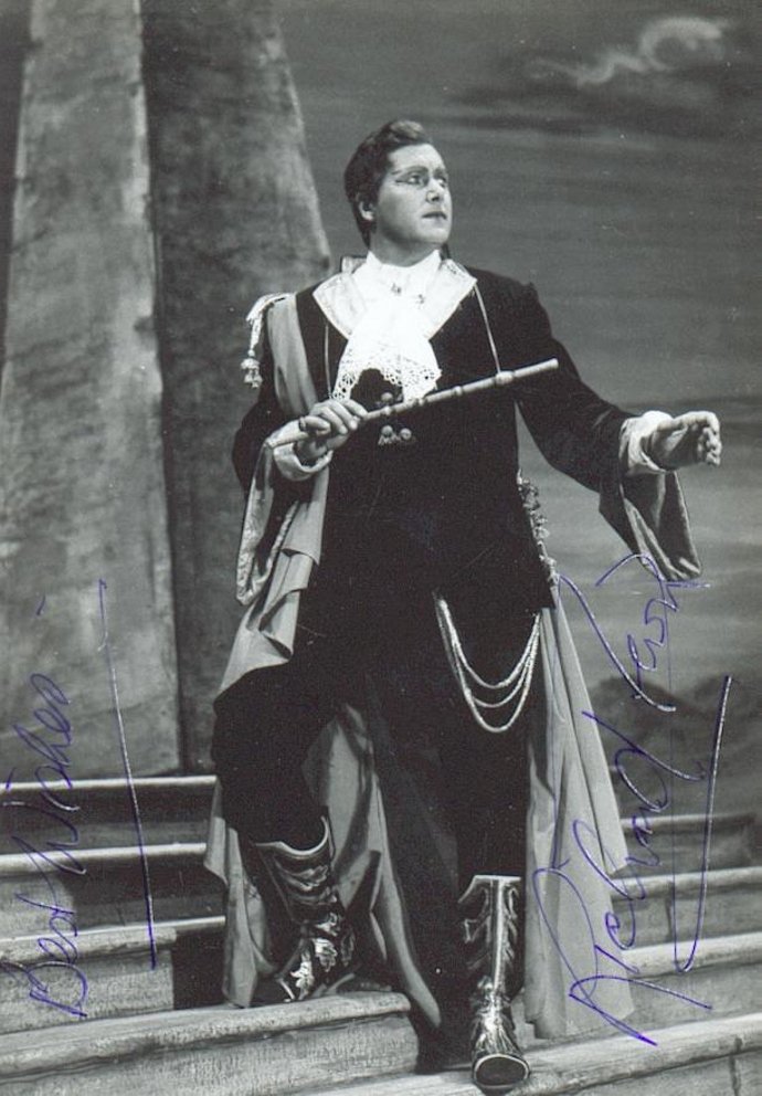 Richard Lewis (1914-05-10 – 1990-11-13). Operatic tenors