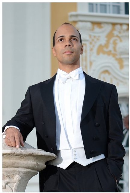 Daniel Ochoa (2010-01-01 – 2016-06-28). Operatic baritones