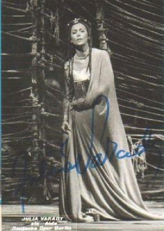 Júlia Várady . Operatic sopranos