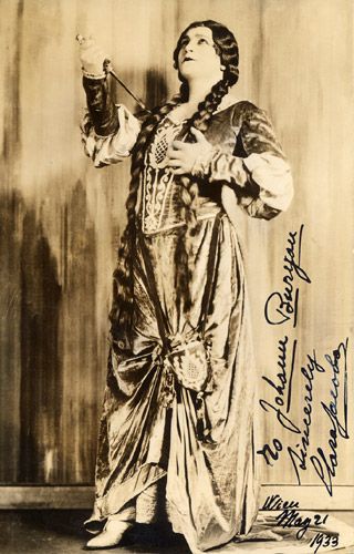 Clara Jacobo . Operatic sopranos