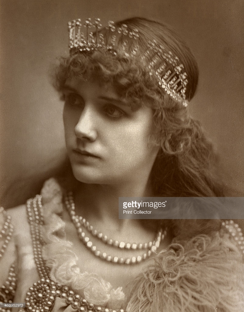 Marion Hood (1854-04-01 – 1912-08-14). Operatic sopranos