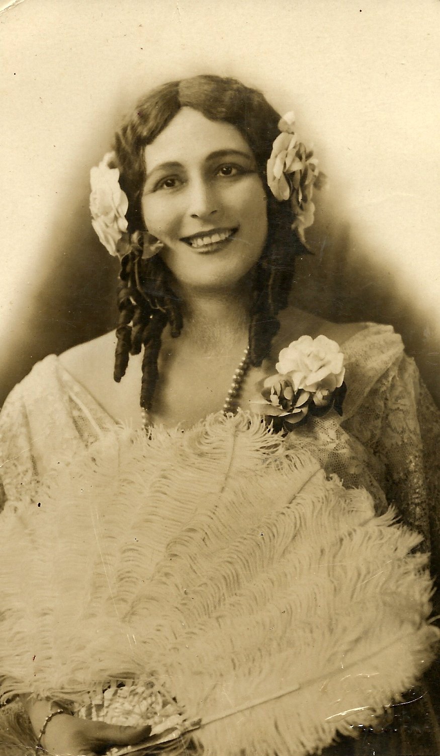 Olga Simzis . Operatic sopranos