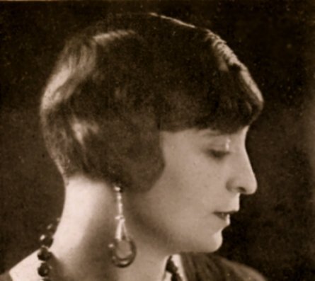 Madeleine Sibille (1895-02-25 – 1984-07-19). Operatic sopranos